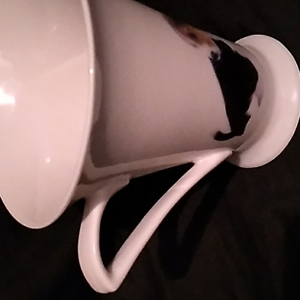 Fluted Shape Ceramic Mug with Beagle Puppy Design (B2) - Picture 4 of 7